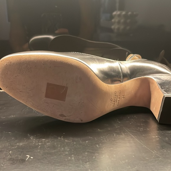 Ladies Valentino pewter block heel Mary-janes. - Picture 7 of 8